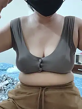 HeartlessGirl online show from July 4, 2026, 5:36 am