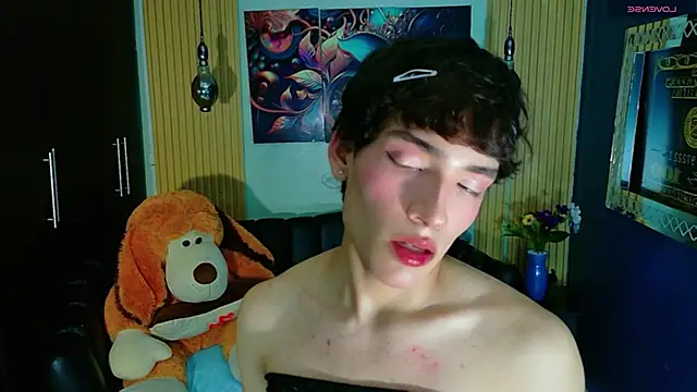 IsaacNovaa online show from April 13, 2026, 8:24 pm