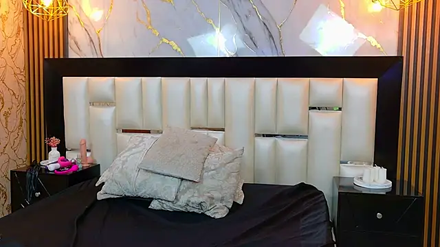 Cristal Ferrara online show from April 11, 2026, 3:14 am