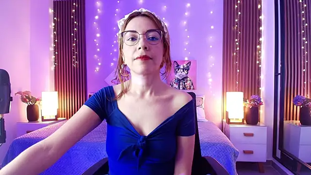 Snapshot of HoneyLeslie chatting on April 5, 2026, 2:51 am HoneyLeslie online show from April 5, 2026, 2:51 am