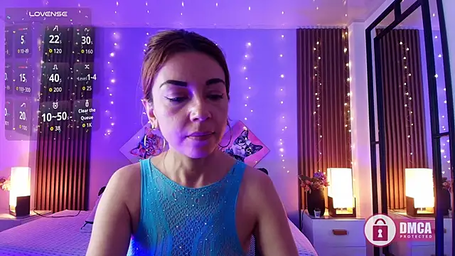 Snapshot of HoneyLeslie chatting on April 12, 2026, 2:04 am HoneyLeslie online show from April 12, 2026, 2:04 am