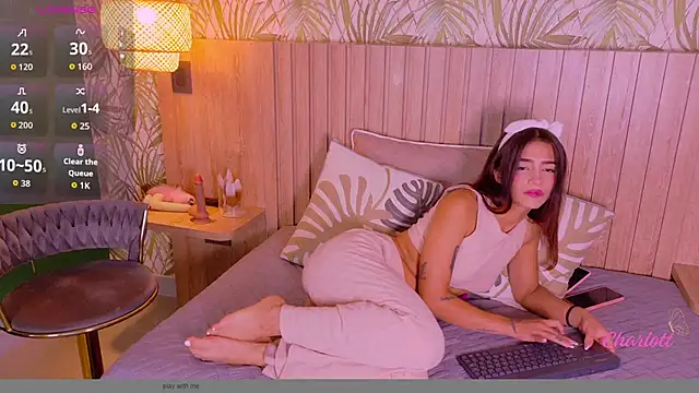 Snapshot of Charlott__18 chatting on April 19, 2026, 6:10 pm Charlott 18 online show from April 19, 2026, 6:10 pm
