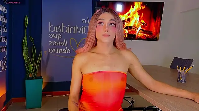 Snapshot of Mikavelvet08 chatting on April 5, 2026, 6:14 pm Mikavelvet08 online show from April 5, 2026, 6:14 pm