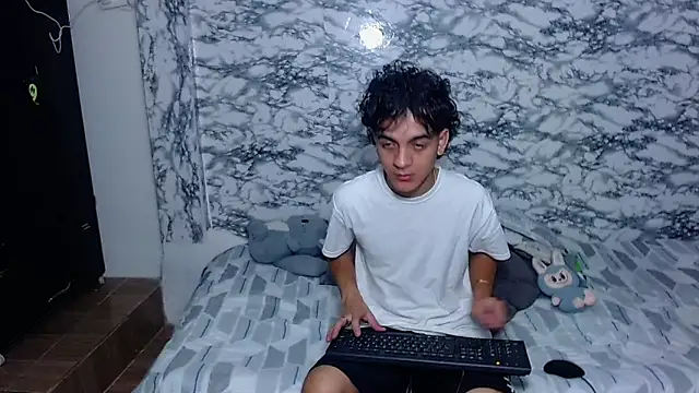 Snapshot of escanor_ar chatting on April 4, 2026, 6:42 am escanor ar online show from April 4, 2026, 6:42 am