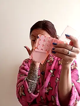 AuroraaMoonn online show from April 9, 2026, 1:39 pm