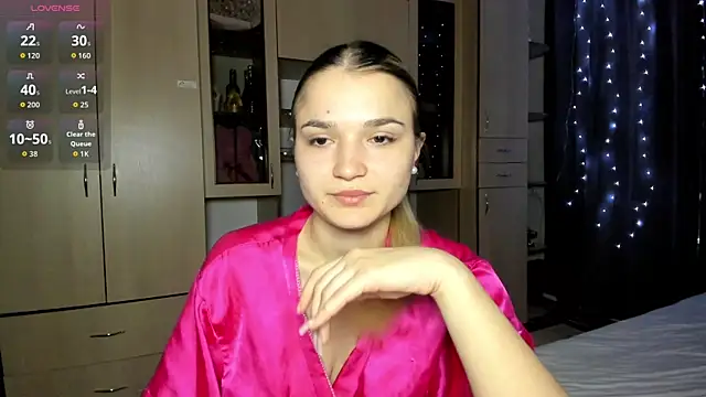 HoneyBunnyy  online show from April 4, 2026, 7:31 pm