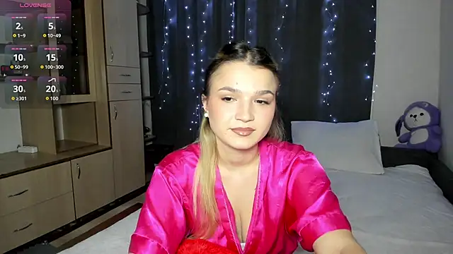 HoneyBunnyy  online show from April 3, 2026, 7:09 pm