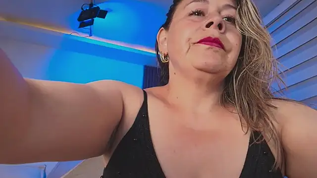 Snapshot of Cinthya_roberts chatting on June 14, 2026, 7:26 pm Cinthya roberts online show from June 14, 2026, 7:26 pm