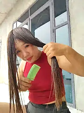 xinhxinh-cute online show from April 16, 2026, 3:51 am