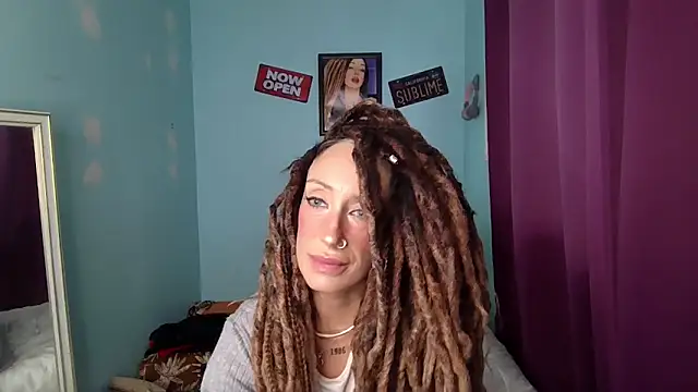 Natalialucia online show from April 23, 2026, 7:26 pm