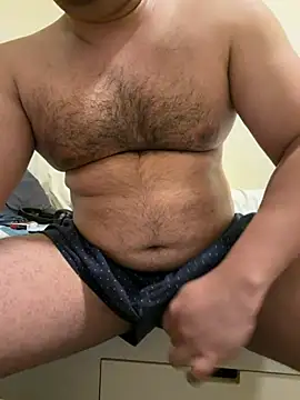 usemehowyoulike96 online show from April 15, 2026, 7:58 pm