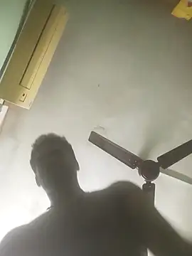 kkTarzan online show from April 18, 2026, 5:04 pm