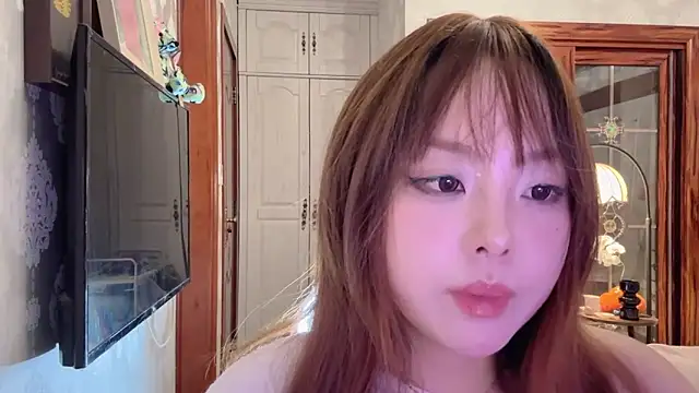thelittlexx online show from May 18, 2026, 7:35 am