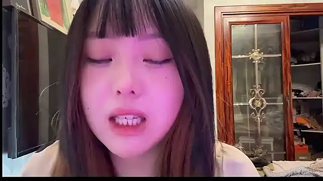 thelittlexx online show from April 16, 2026, 12:39 pm