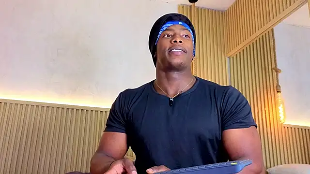 Snapshot of maxmuscle10 chatting on June 14, 2026, 5:41 am maxmuscle10 online show from June 14, 2026, 5:41 am