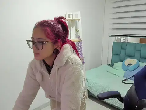 Snapshot of Sara_Red_X chatting on April 10, 2026, 3:24 am Sara Red X online show from April 10, 2026, 3:24 am