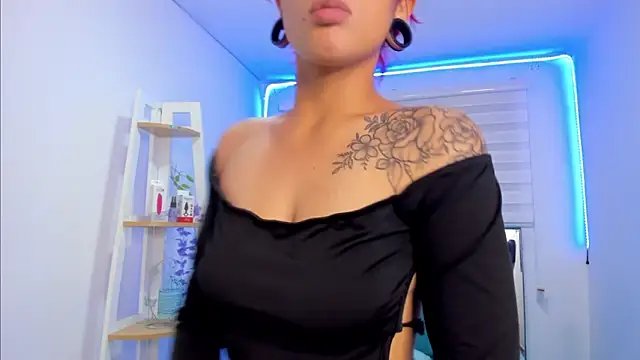 Snapshot of Sara_Red_X chatting on April 1, 2026, 4:14 am Sara Red X online show from April 1, 2026, 4:14 am