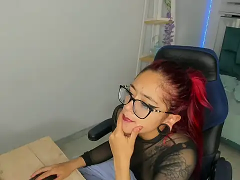 Snapshot of Sara_Red_X chatting on April 9, 2026, 6:19 am Sara Red X online show from April 9, 2026, 6:19 am