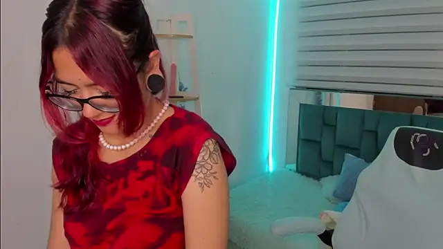 Sara Red X online show from May 21, 2026, 3:26 am