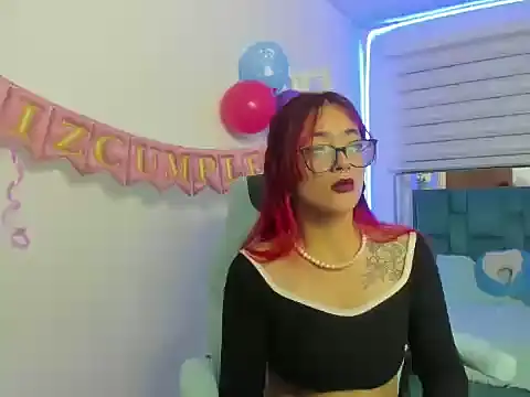 Snapshot of Sara_Red_X chatting on April 15, 2026, 5:13 am Sara Red X online show from April 15, 2026, 5:13 am