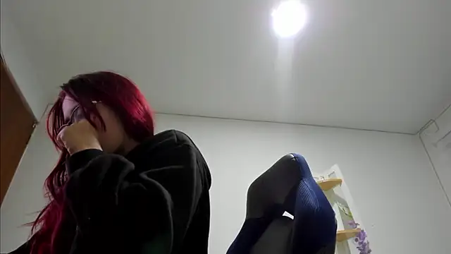 Snapshot of Sara_Red_X chatting on March 30, 2026, 7:32 am Sara Red X online show from March 30, 2026, 7:32 am