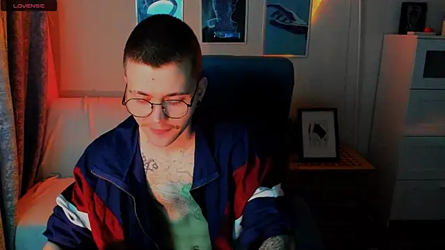 Snapshot of Thomas_Norton chatting on April 8, 2026, 8:32 pm Thomas Norton online show from April 8, 2026, 8:32 pm