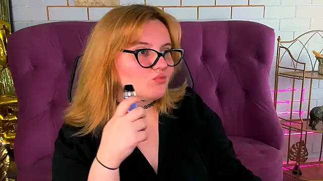 Snapshot of KathyBriggs chatting on July 16, 2026, 5:48 am KathyBriggs online show from July 16, 2026, 5:48 am