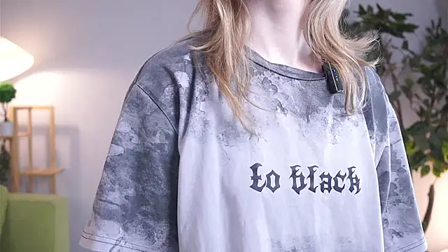 JosefaDonelan online show from April 7, 2026, 7:21 am