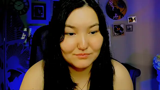 CamilaMartiez online show from April 12, 2026, 9:23 am