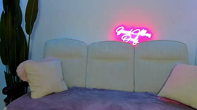 Cassy-Foxy online show from April 14, 2026, 5:23 am