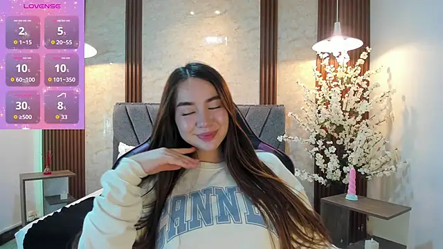 Anissa m  online show from April 13, 2026, 2:10 pm