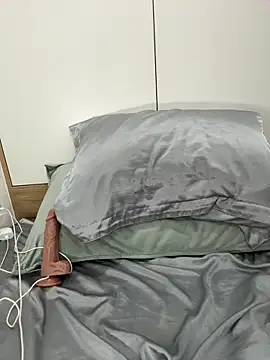 ZyKbaeseductive online show from April 4, 2026, 3:07 pm