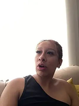 Snapshot of gretchen_1998 chatting on April 14, 2026, 2:22 pm gretchen 1998 online show from April 14, 2026, 2:22 pm