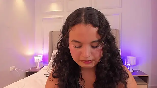 Snapshot of ShanonFox_oficial chatting on April 9, 2026, 8:59 pm ShanonFox oficial online show from April 9, 2026, 8:59 pm