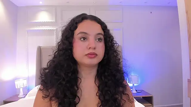 Snapshot of ShanonFox_oficial chatting on April 8, 2026, 8:43 pm ShanonFox oficial online show from April 8, 2026, 8:43 pm