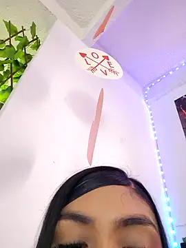 yvonne 1998 online show from March 25, 2026, 9:14 pm