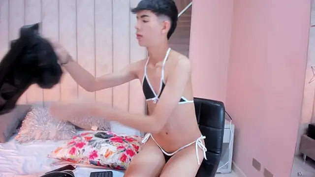 CAROLYNFOSTER online show from April 7, 2026, 10:39 am