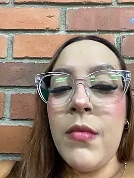 victoria luxx  online show from March 27, 2026, 8:21 pm