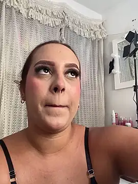 victoria luxx  online show from April 8, 2026, 6:53 pm