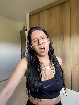 Snapshot of Annarhode chatting on July 18, 2026, 6:27 pm Annarhode online show from July 18, 2026, 6:27 pm