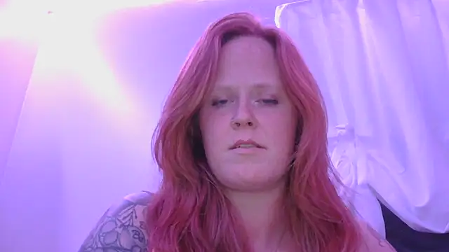 Snapshot of RedVelvetVixen chatting on April 3, 2026, 12:06 am RedVelvetVixen online show from April 3, 2026, 12:06 am