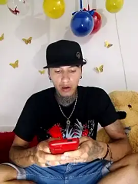 ANDRES URRIETA online show from April 16, 2026, 1:50 am