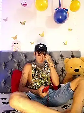 ANDRES URRIETA online show from April 13, 2026, 2:37 am