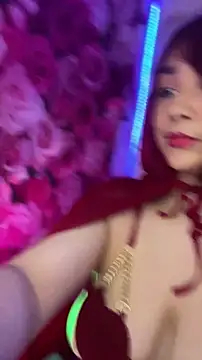 Snapshot of SweetLittleRed chatting on June 7, 2026, 5:12 am SweetLittleRed online show from June 7, 2026, 5:12 am