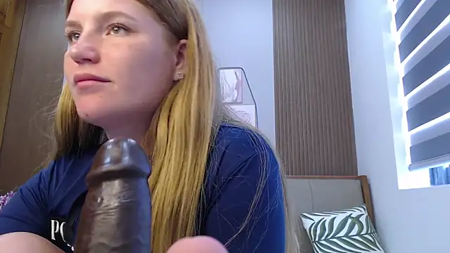 Snapshot of Carammelstorm chatting on April 9, 2026, 6:19 am Carammelstorm online show from April 9, 2026, 6:19 am