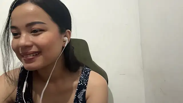 ChristenaShogren online show from April 15, 2026, 2:32 pm