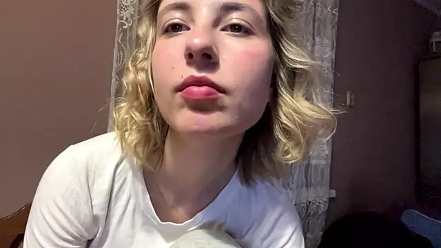 Snapshot of enchantedass chatting on April 11, 2026, 5:27 pm enchantedass online show from April 11, 2026, 5:27 pm