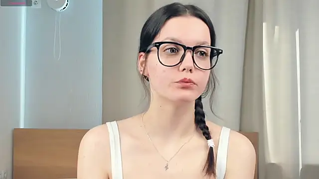 JuliannPaysour online show from April 2, 2026, 7:37 am