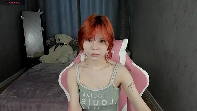 Loly Cuttie online show from April 16, 2026, 1:17 am