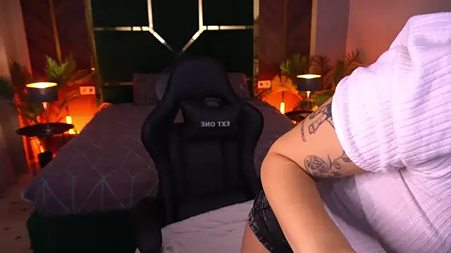 FlirtyMusa online show from April 4, 2026, 12:34 pm